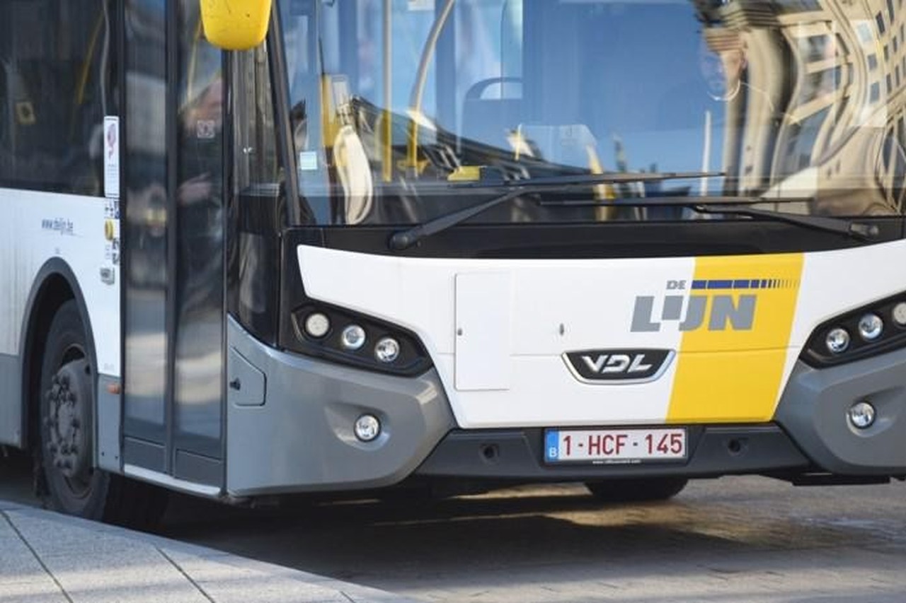 Makkelijk te lezen ontwerper sectie Nationale stakingsactie: 40 procent van bussen en trams De Lijn rijdt niet  | Het Nieuwsblad Mobile