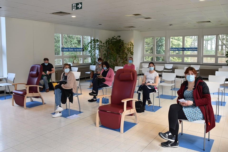In vaccinatiecentrum Sanapolis wordt de komende weken zes dagen op zeven gevaccineerd in drie shifts.