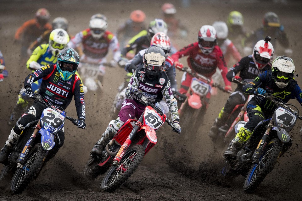 Begin juli trekken ook de crossers van MCLB-VJMO zich weer op gang.