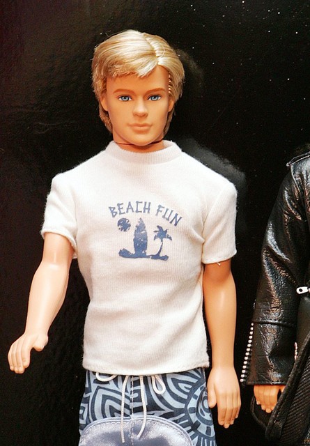 Ken wil Barbie zijn: 'menselijke pop' komt uit kast | Het Nieuwsblad Mobile
