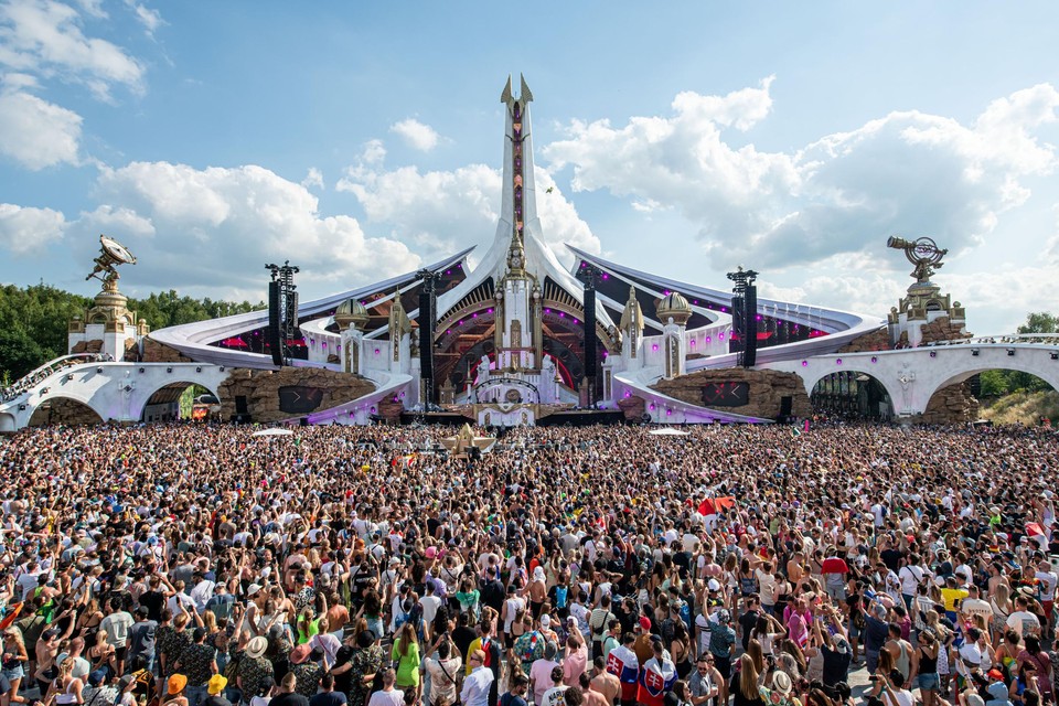 De massa op Tomorrowland. De verkeersstroom die daar mee gepaard gaat, moet in goede banen worden geleid.