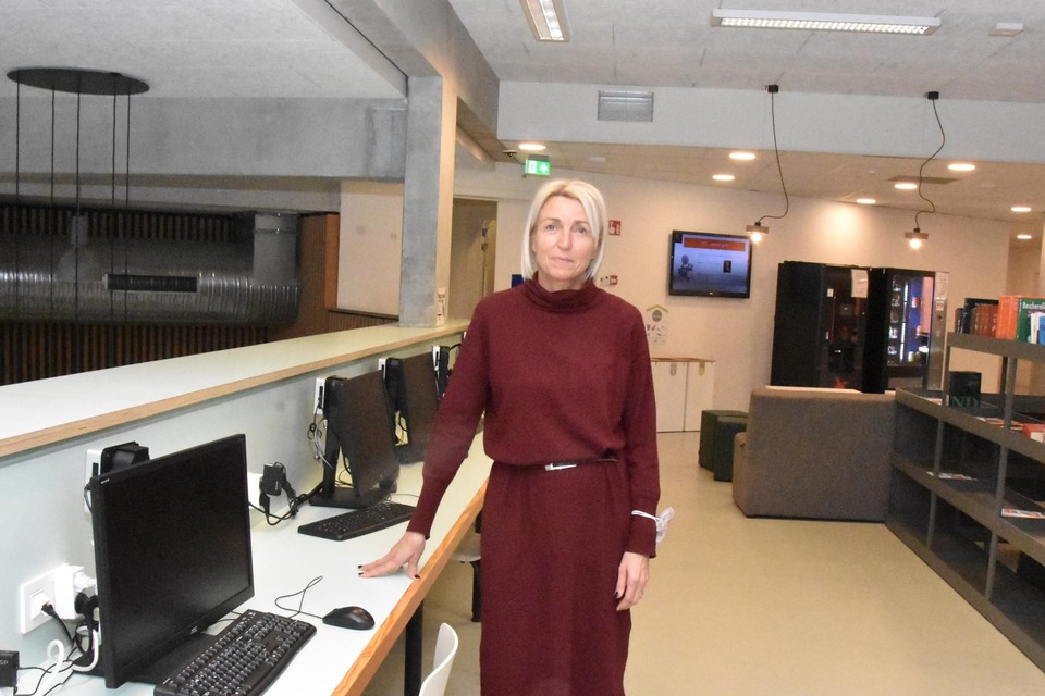 Directeur Carmen Wullaert zegt dat volwassenonderwijs al lang niet meer gelijk staat met avondonderwijs.