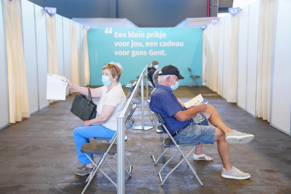 Vooral de oudere generatie laat zich opnieuw trouw vaccineren in Flanders Expo. 