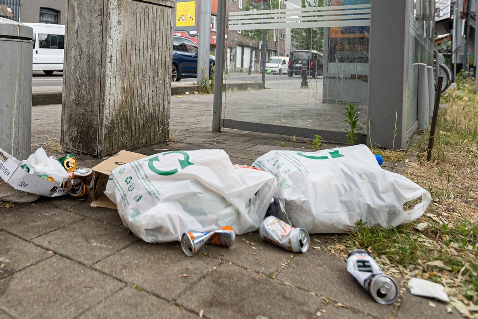 Eén derde van alle afval dat in de vuilnisbakken in Gent terechtkomt, is eigenlijk sluikstort, blijkt uit onderzoek. 