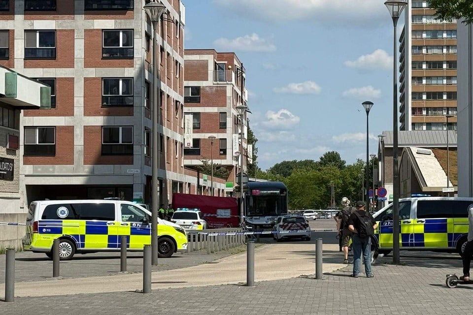 Person dies in a knife attack in bus on the Left Bank: Suspect arrested, the police assume random attack (Antwerp)