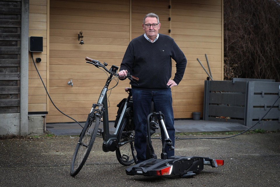 Gloed Vertrappen Onafhankelijkheid Voor u opgelost: wie betaalt kapotte fiets die van drager valt? (Pelt) |  Het Nieuwsblad Mobile