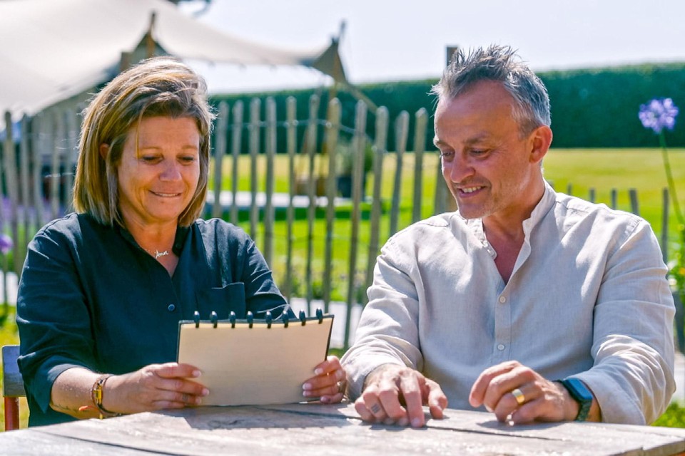 Saskia en David zijn de eerste deelnemers die de maximumscore halen in ‘Met vier in bed’.