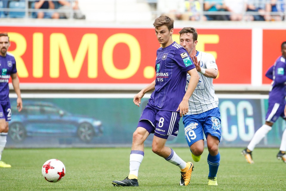 Een archiefbeeld: Gerkens bij Anderlecht, Dejaegere bij Gent. Speelt één van hen binnenkort op de Bosuil?  