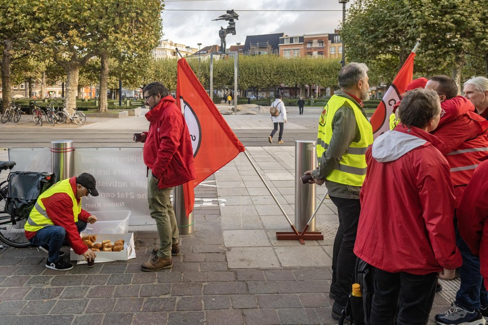 Because the unions reunite, even the minimum service is not guaranteed the coming strike period.