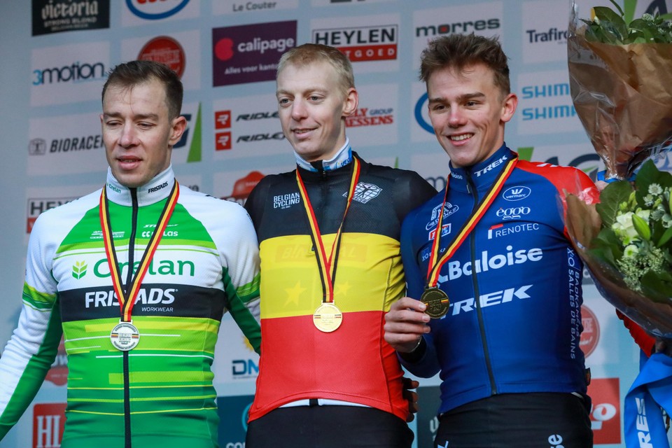 Het BK-podium met Sweeck, Vanthourenhout en Thibau Nys.