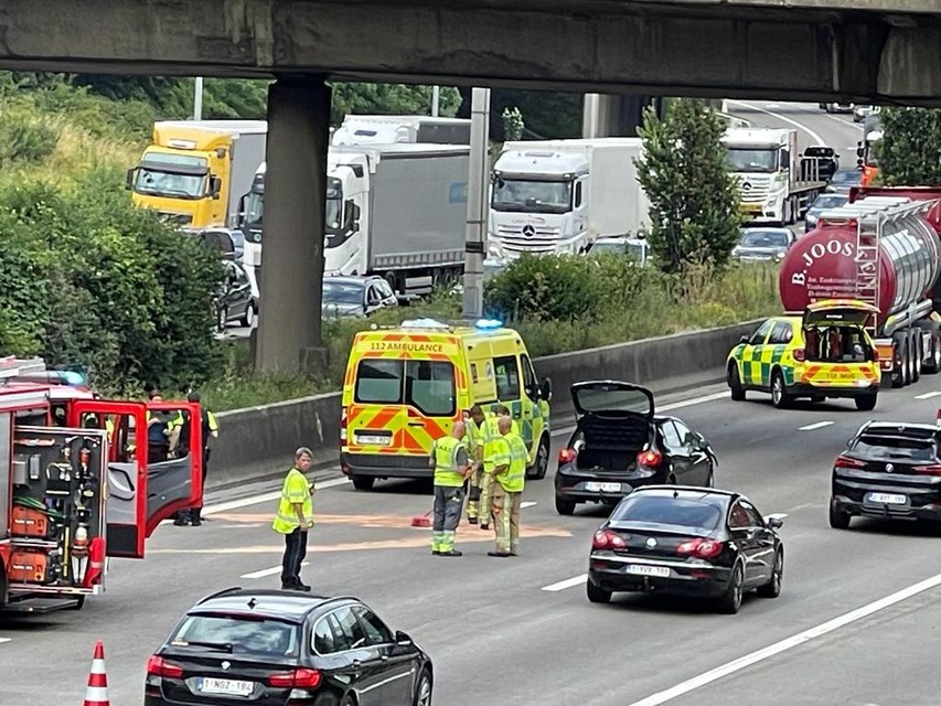 bad meel vooroordeel Ongeval zorgt voor lange file op Antwerpse Ring: weg weer vrijgemaakt ( Antwerpen) | Het Nieuwsblad Mobile