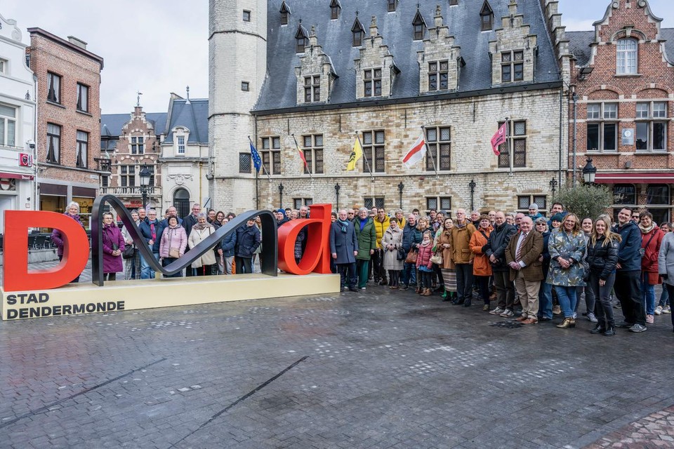 De nieuwe inwoners konden een wandeling door de stad kiezen.