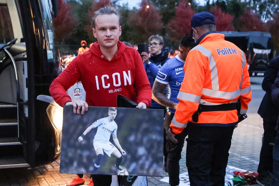 Sommige fans komen hun favoriete spelers aanmoedigen