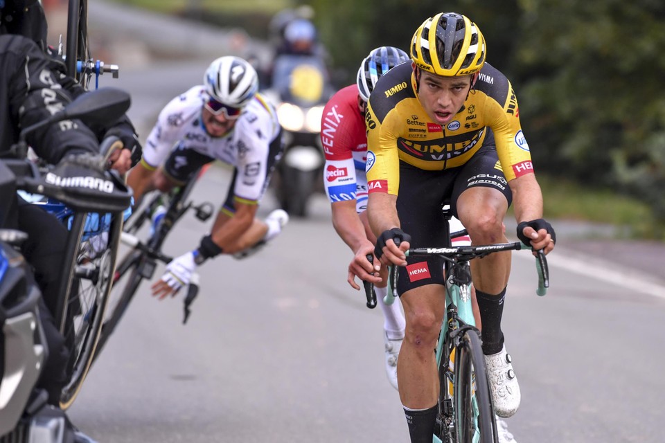 Ook in de Ronde van Vlaanderen kende Alaphilippe in het verleden al pech, met een botsing tegen een motard. 