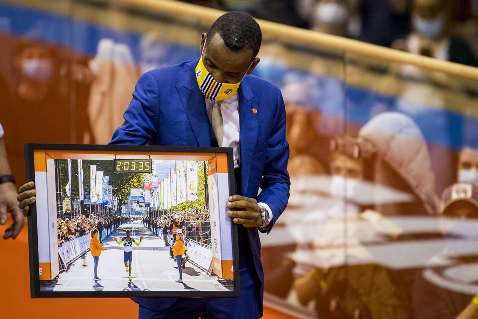 Bashir Abdi mocht dit jaar de Gentse Zesdaagse op gang schieten. Enkele weken geleden liep hij het Europees marathonrecord. 