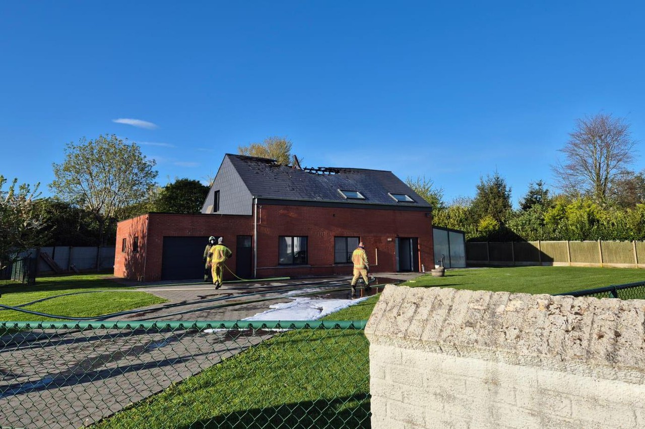 Woning Onbewoonbaar Na Uitslaande Dakbrand (Leuven) | Het Nieuwsblad