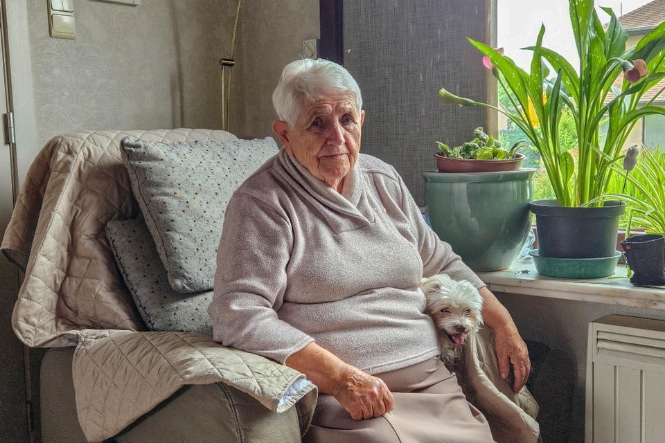 « Within five minutes there was someone at my door to pick everything up »: Anita (85) lost thousands of euros in savings to scammers (Zulte)