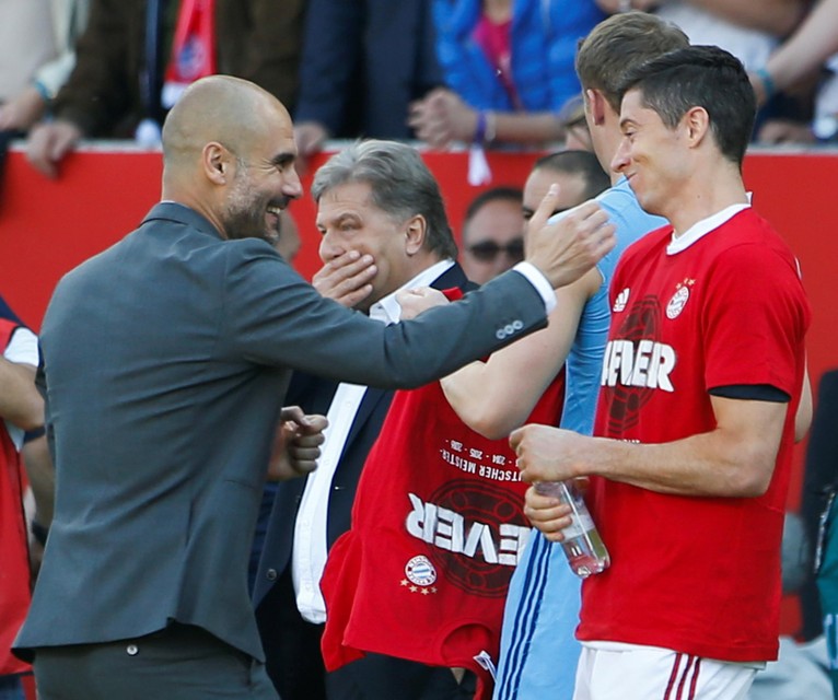 Guardiola werd met Lewandowski nog kampioen in Duitsland.