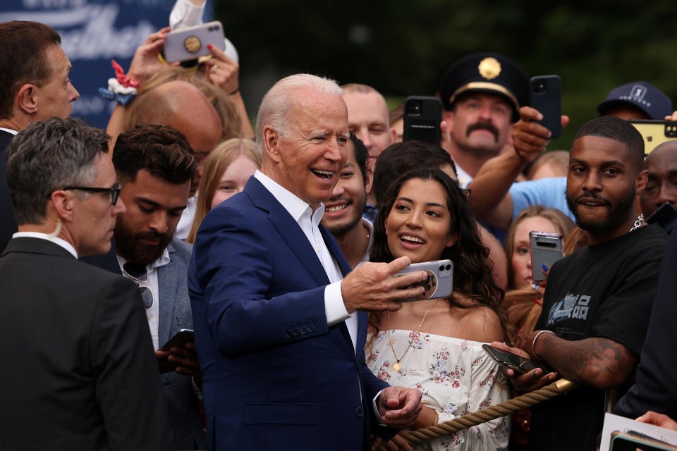 Biden vierde zonder mondmaskers of social distancing de nationale feestdag.
