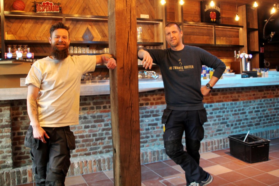 Dries Verdick (rechts) en Tom Antonis van café De Zwarte Ruiter. 