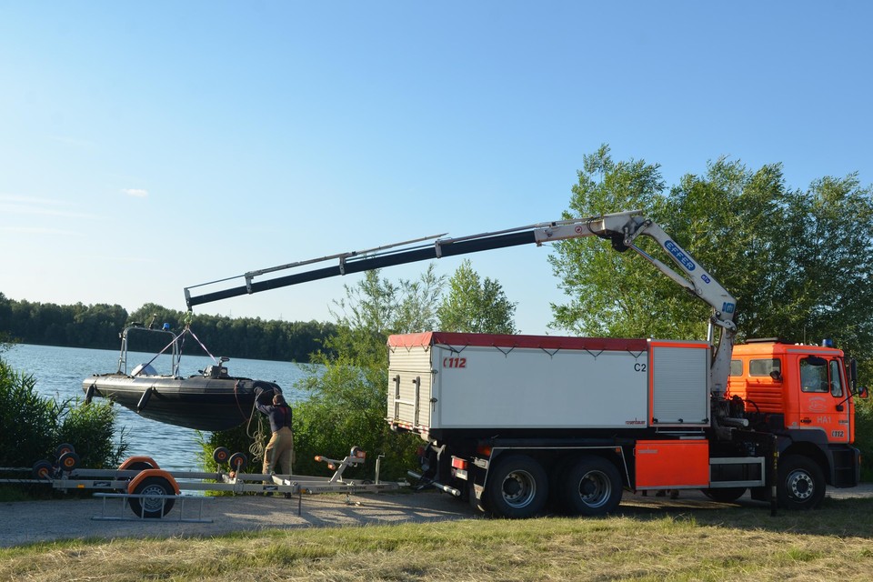 De brandweerpost Oudenaarde kwam met een duikersteam en een boot ter plaatse. 