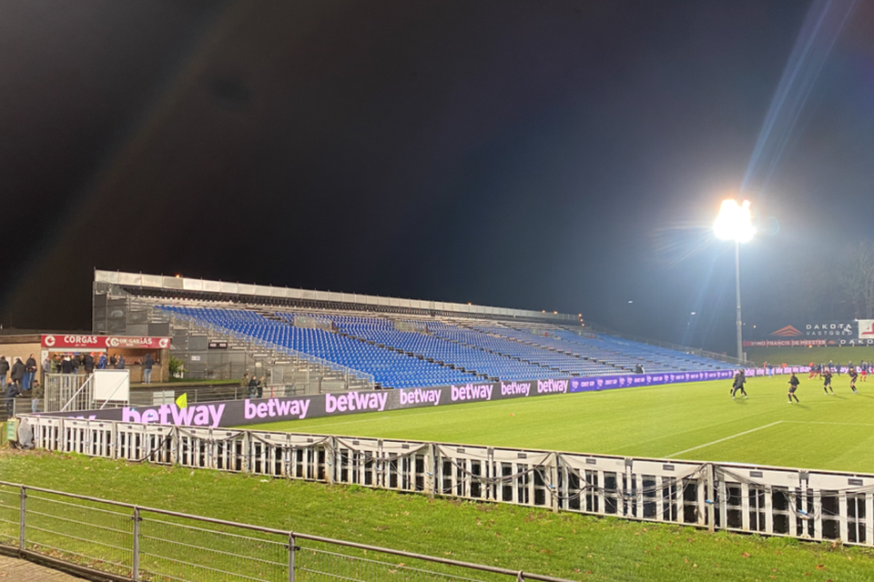 SK Deinze mag deze tribune nog steeds niet gebruiken. 