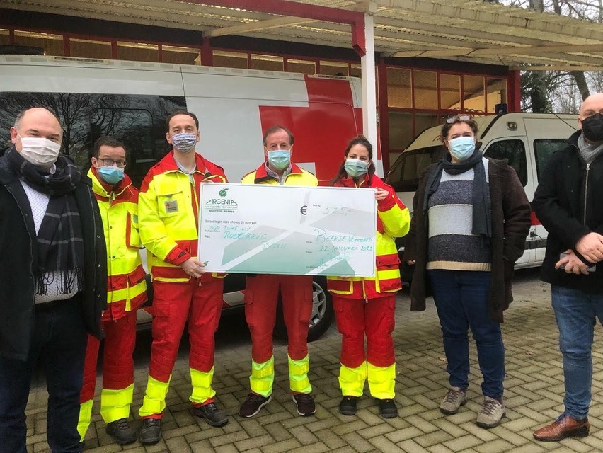 Ook het Rode Kruis Beerse-Merksplas ontving een cheque van 525 euro van CDE-Vlim.be. 