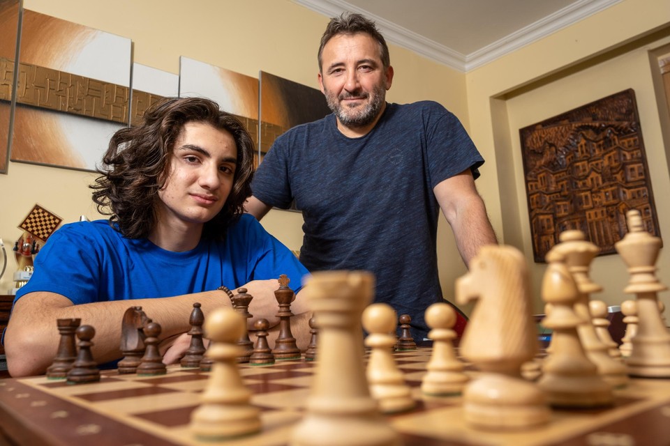 Daniel Dardha (15) en zijn vader Ben 