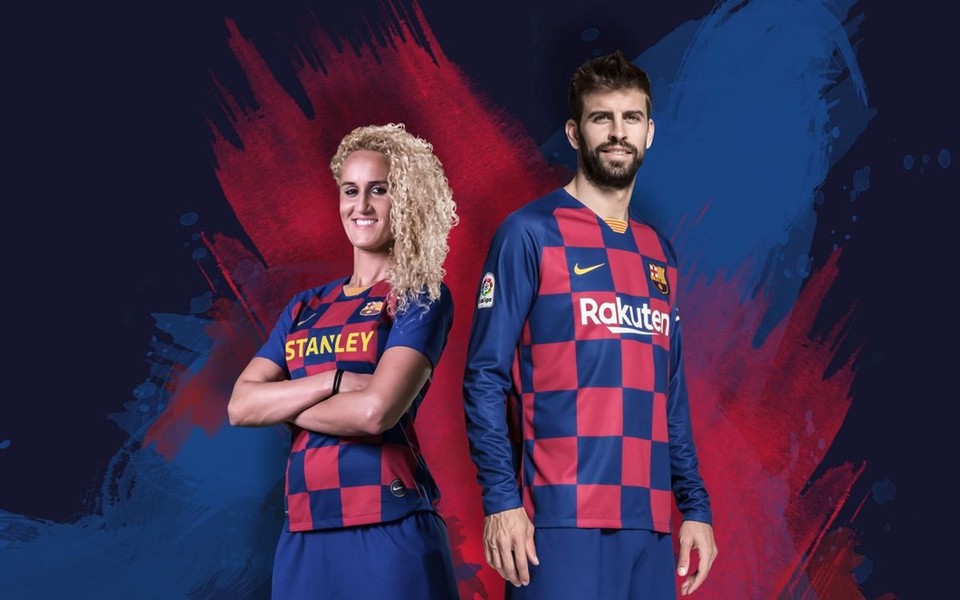 Vel teleurstellen afbreken FC Barcelona onthult officieel nieuwe shirts: iconische strepen verdwijnen  | Het Nieuwsblad Mobile