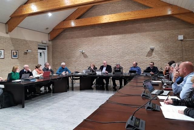 De oppositieraadsleden van Focus 8720 (links) onthielden zich bij de goedkeuring, omdat ze vinden dat het bedrag te laag is.