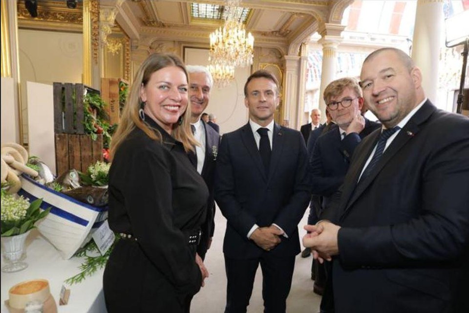 Véronique Aerts met president Emmanuel Macron (midden) en minister van Landbouw Marc Fesneau (tweede van rechts).