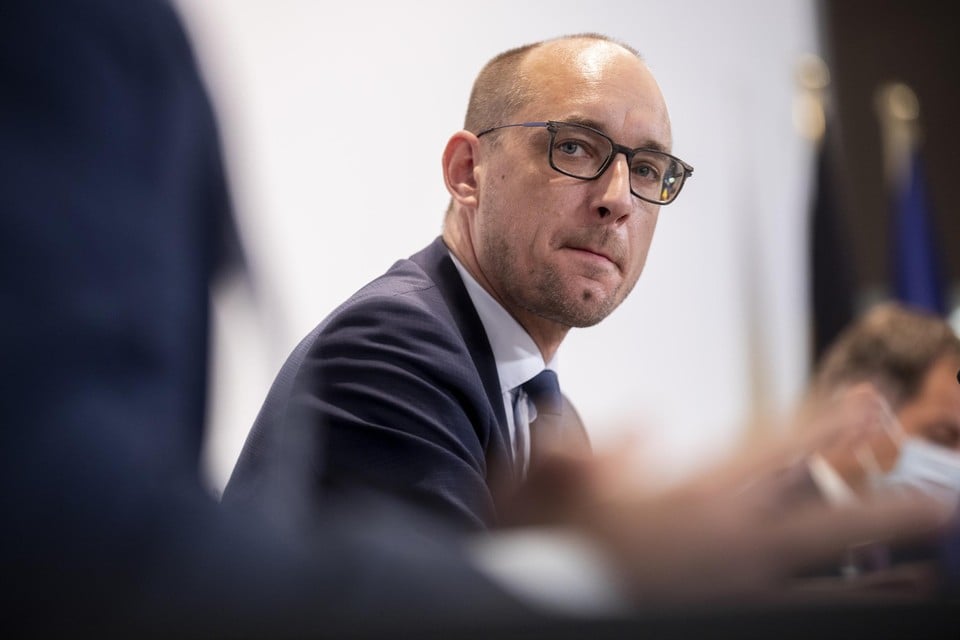 Minister Van Peteghem. 