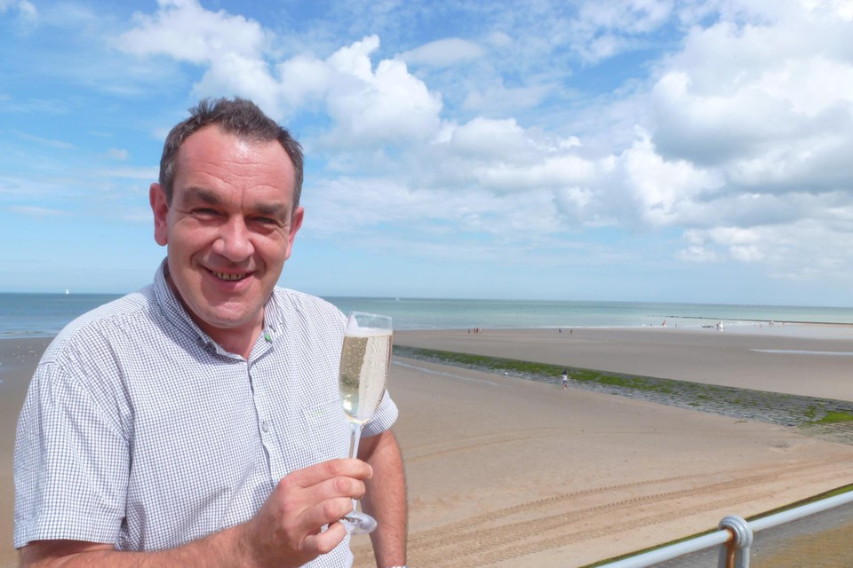 Alain Bloeykens viert tien jaar Bubbels aan zee. 