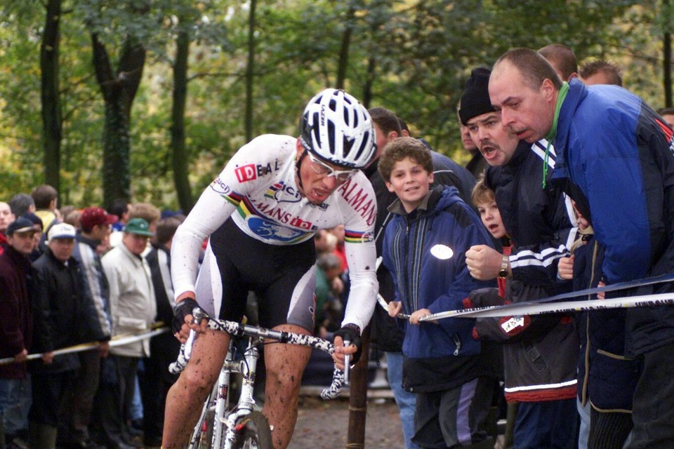 Mario De Clercq mocht in Gavere zijn wereldkampioenentrui tonen tijdens de cyclocross in 1998.