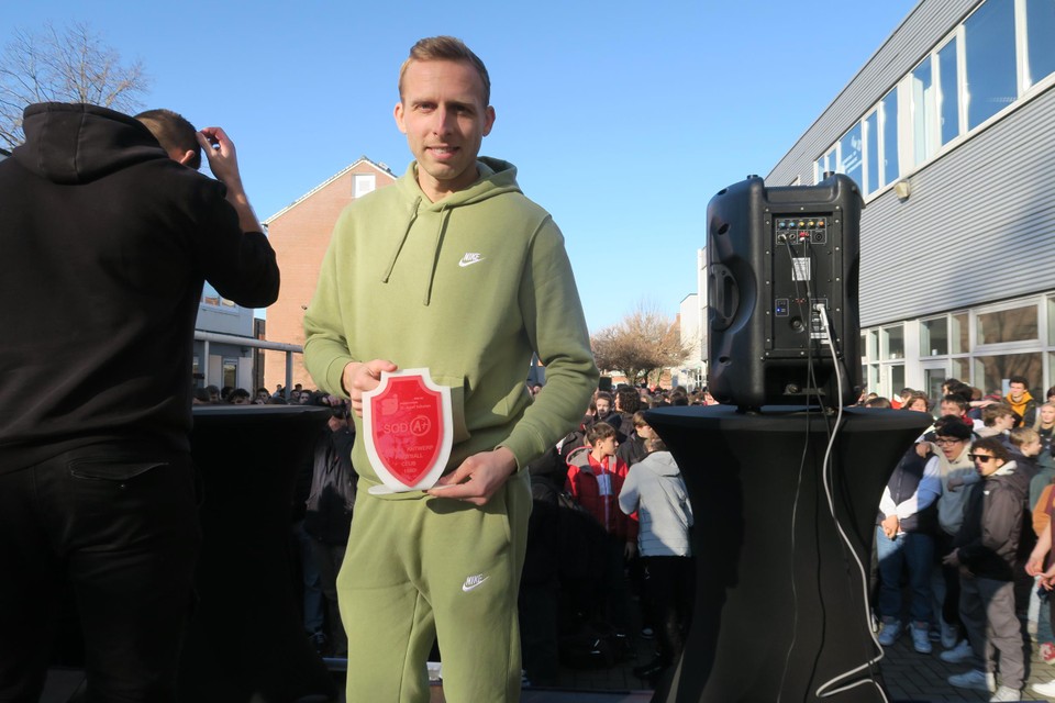 Ritchie De Laet kreeg alvast zijn SODA+-attest mee naar huis, uit dankbaarheid voor zijn engagement.