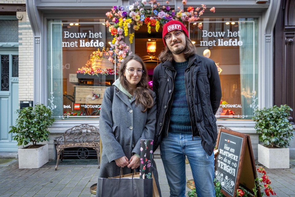 First Lego-Bloemenwinkel in our country immediately attracts a lot of enthusiasts: “Wonderful occupation for family” (Antwerp)