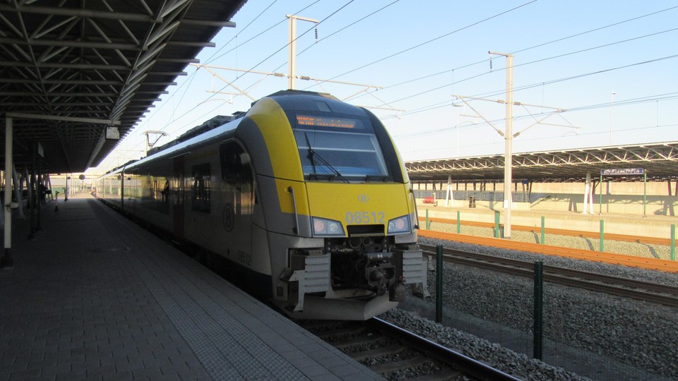 De invoering van de halfuurfrequentie hangt af van beschikbare treinen, infrastructuur en personeel.  