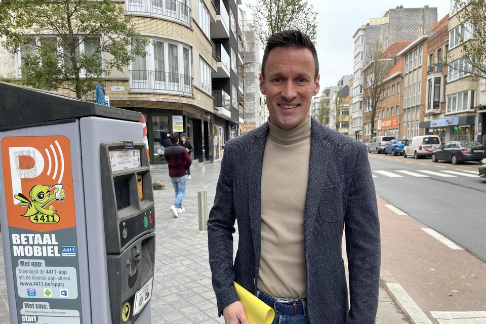 Schepen Björn Anseeuw wil al langer het parkeerbeleid weer in eigen handen nemen. De stad startte intussen met het vervangen van de betaalautomaten. Van de driehonderd, blijven er nog honderd over.  
