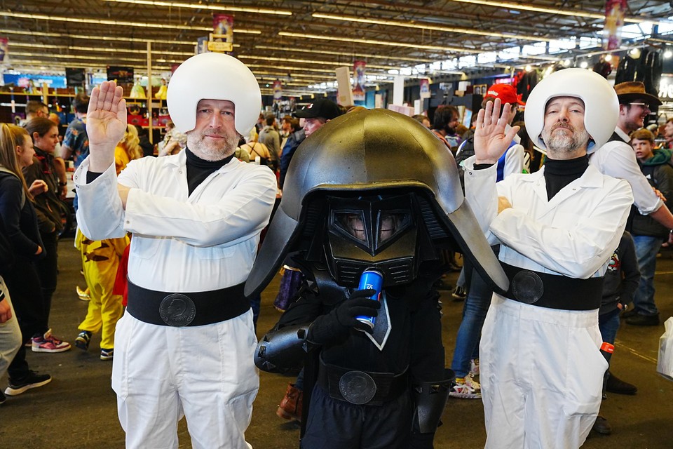 Ook bv’s laten zich volledig gaan op Facts: Henk Rijckaert (rechts) kwam verkleed als trooper uit ‘Spaceballs’, een parodie op ‘Star wars’.