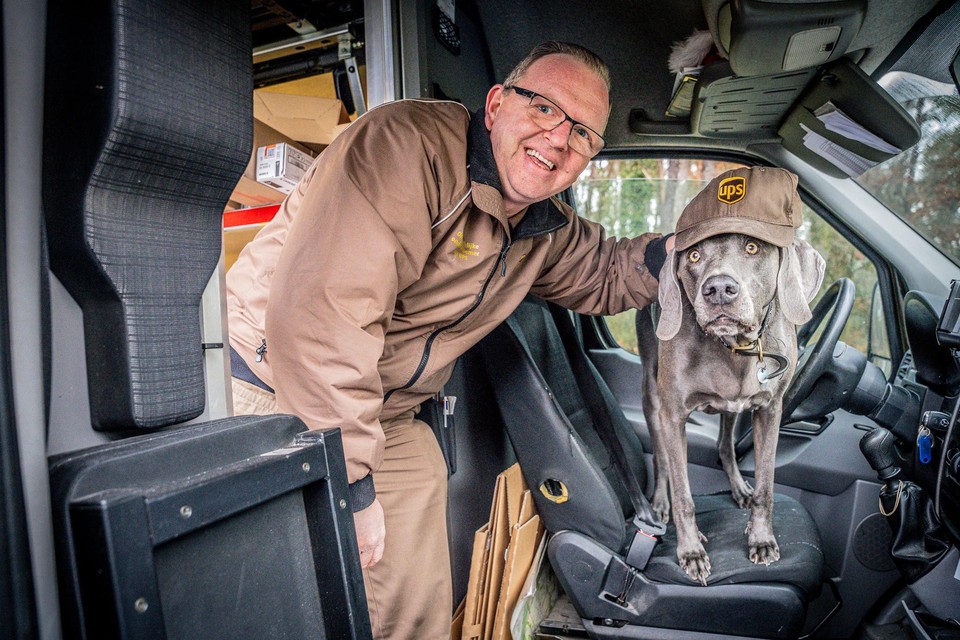Yves Claes en hond Georges: “Hij is gepassioneerd door mijn bestelwagen.” 