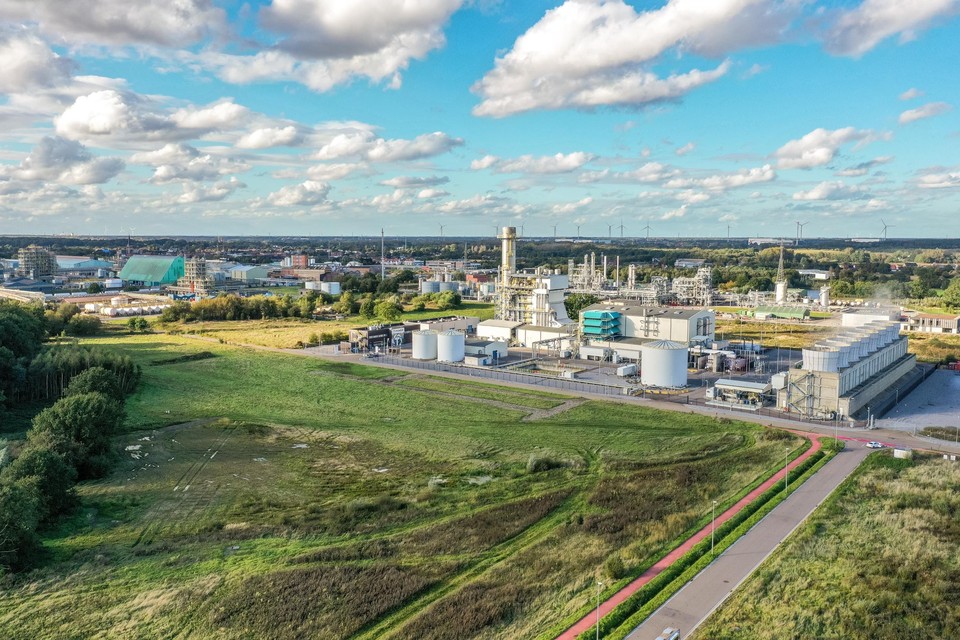 Op de braakliggende gronden voor de bestaande gascentrale T-Power wil Tessenderlo Group haar nieuwe gascentrale bouwen.