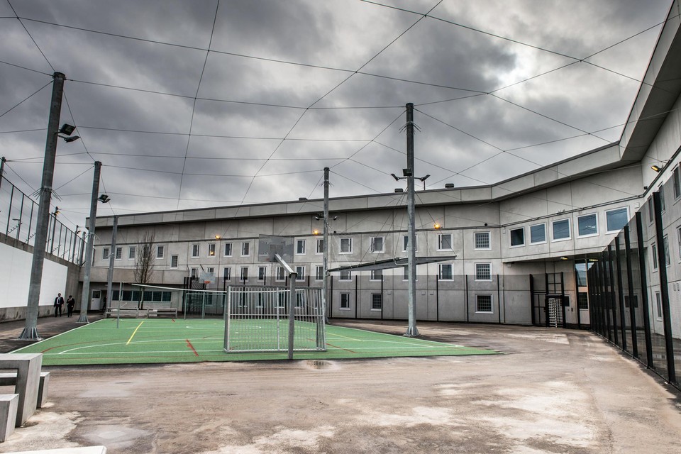 Een beeld van de gevangenis in Beveren. Daar moest de elektricien in het verleden werkzaamheden uitvoeren. Volgens zijn advocate heeft het gebouw een diepe indruk op hem nagelaten.