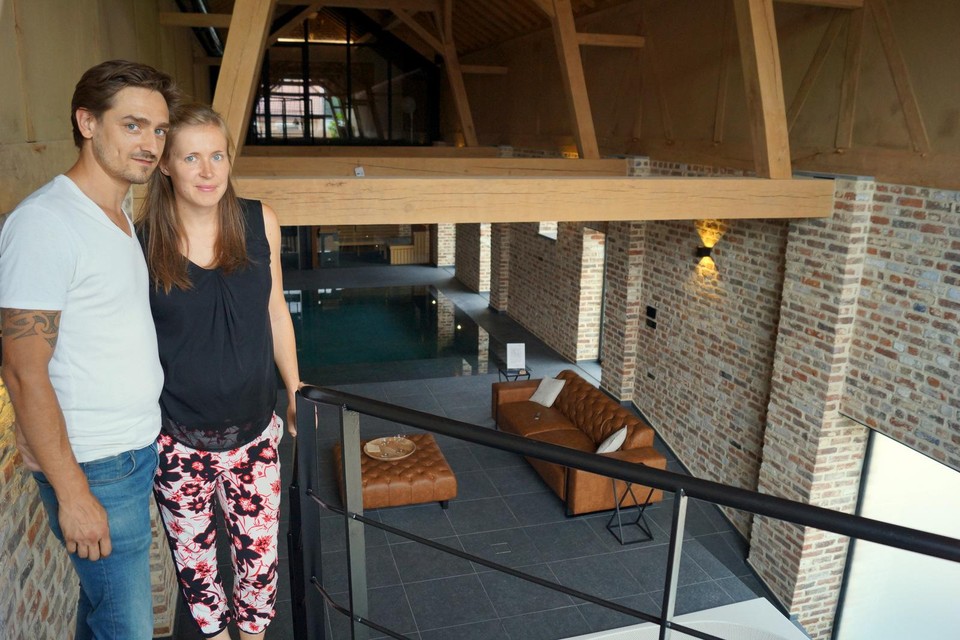 Yannick Schoofs en Stephanie Barthels heten de gasten welkom in privé-wellness Marlinne.