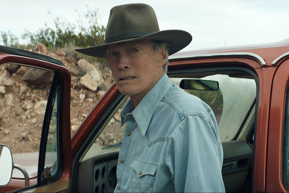 De 91-jarige Clint Eastwood oogt erg stram, en de film bulkt van de clichés. 