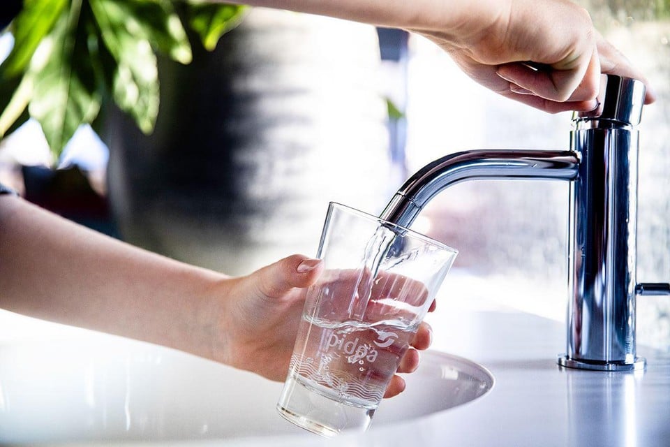 Many Flemish people drink tap water, but dare not serve it to guests