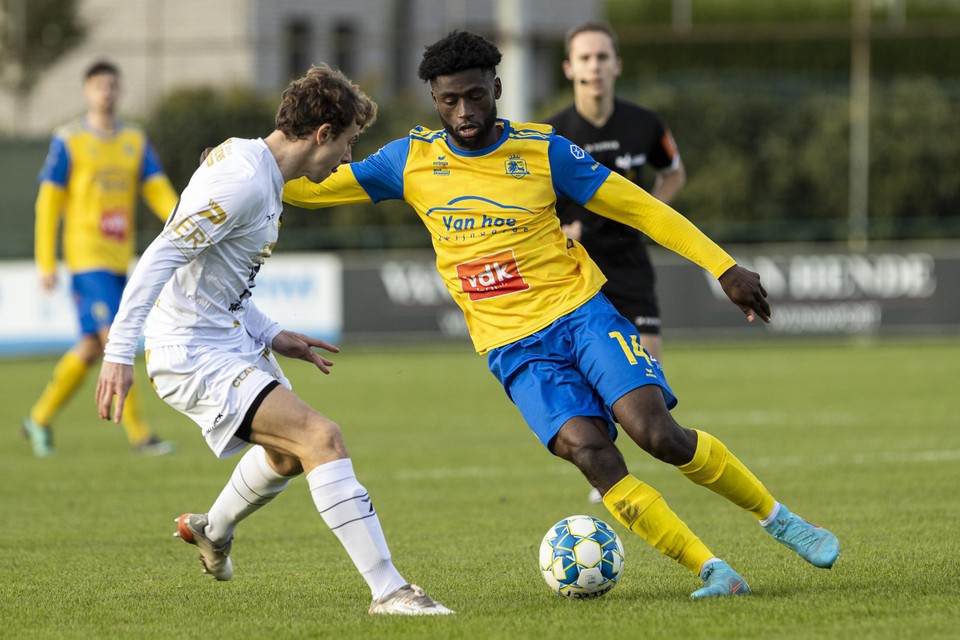Dribbelkont Soriba Sylla (23, rechts) toonde tegen Aalst eindelijk efficiëntie“Het eerste deel van de competitie was niet slecht, maar mijn statistieken moeten beter.”