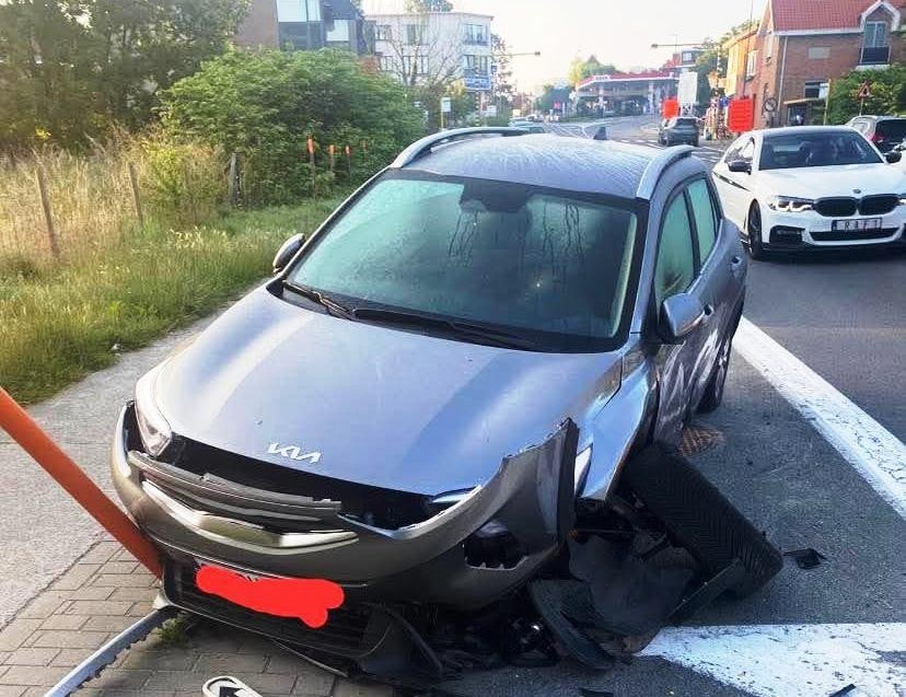 The car has been completely destroyed, the police have been informed and investigates the case.