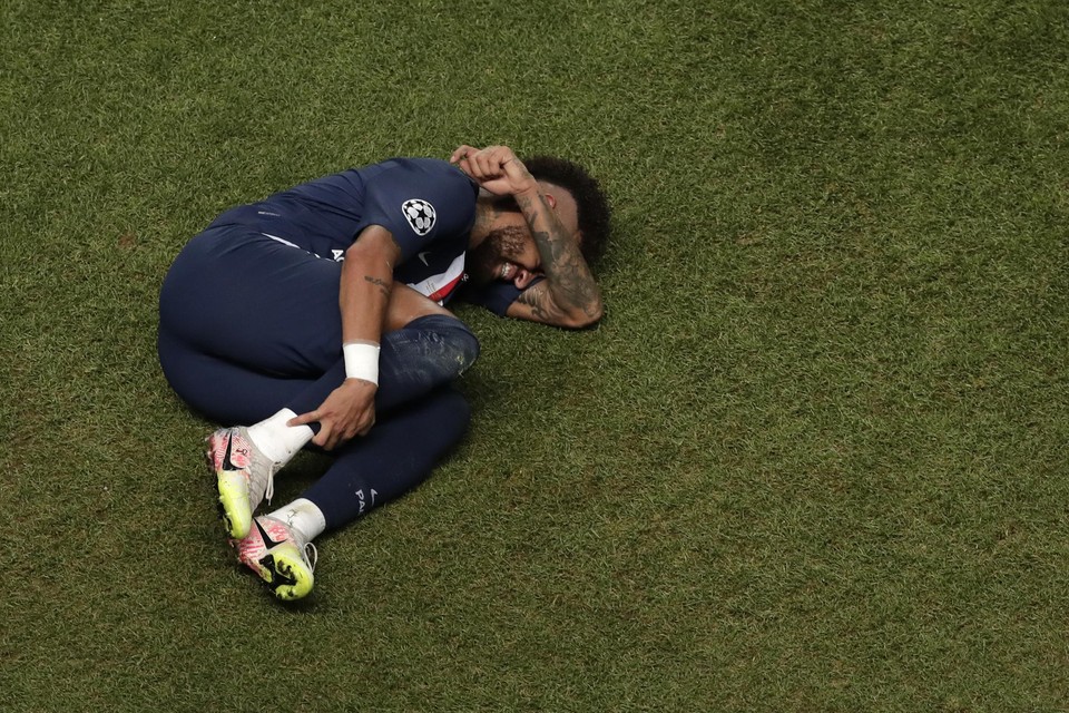 Door zijn talrijke schwalbes (fopduiken) en blessures is de ster van Neymar de voorbije jaren wat getaand.  