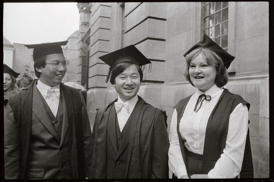De Japanse kroonprins bij zijn inschrijving als eerstejaarsstudent in Oxford.