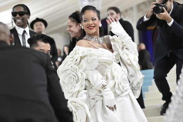 Rihanna toont haar schoonheid in nieuwe Savage x Fenty collectie